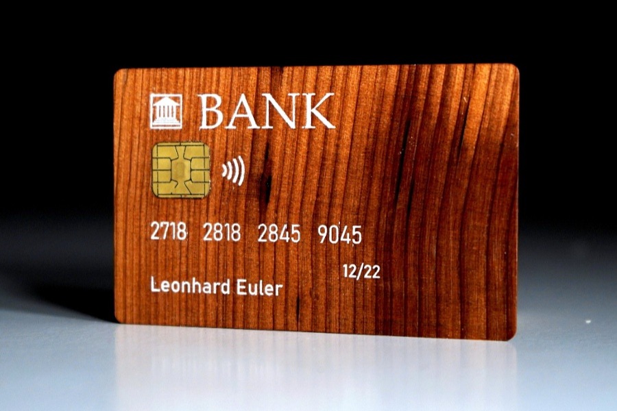 Kreditkarte aus Holz - Wood Credit Card - Swiss Wood Solutions